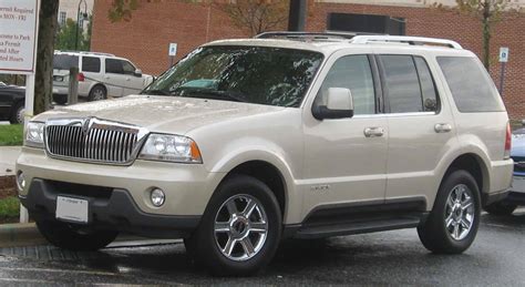 03 Lincoln Aviator: A Comprehensive Review of Its Features and Performance
