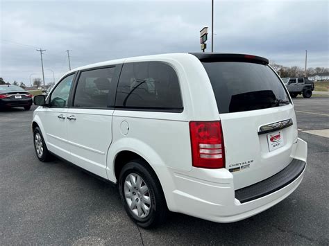 08 Town and Country: Your Ultimate Guide to Luxury Living