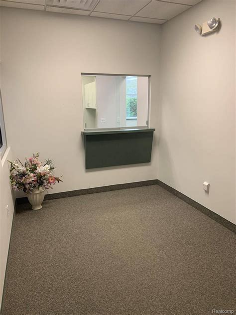 1020 Charter Dr Flint Twp Mi 48532 Crexi Com