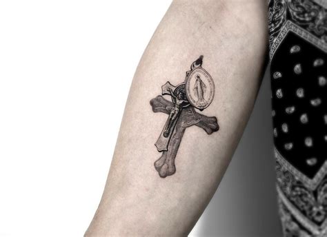 11 Cross Tattoo On Hand That Will Blow Your Mind