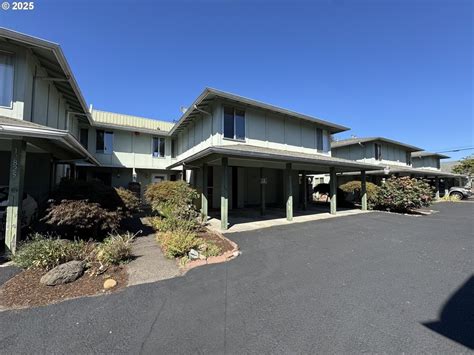 12827 Se Stark St Portland Or 97233 Realtor Com