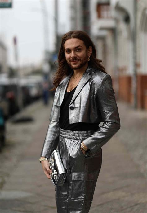 16 Trending Metallic Outfits To Try 16 Trending Metallic Outfits To Try