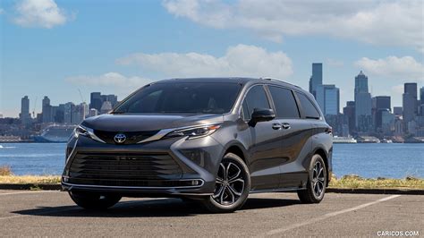 18 Toyota Sienna: The Ultimate Family Minivan for Comfort and Reliability