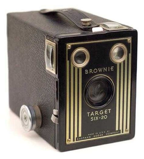 1900 First Mass Market Camera The Brownie Http Www Kodak Com Us En
