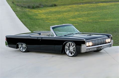 Discover the Timeless Appeal of the 1961 Lincoln Continental