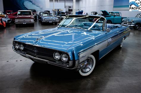Discover the Charm of the 1962 Oldsmobile Starfire