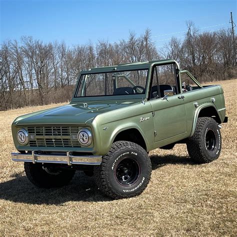 Explore the Classic Appeal of the 1967 Ford Bronco