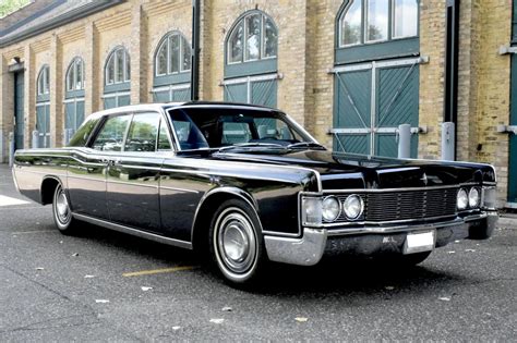 Discover the Timeless Charm of the 1968 Lincoln Continental