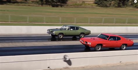 1969 Plymouth Cuda 440 Takes On A Pontiac Gto 455 1969 Plymouth Cuda 440 Takes On A Pontiac Gto 455