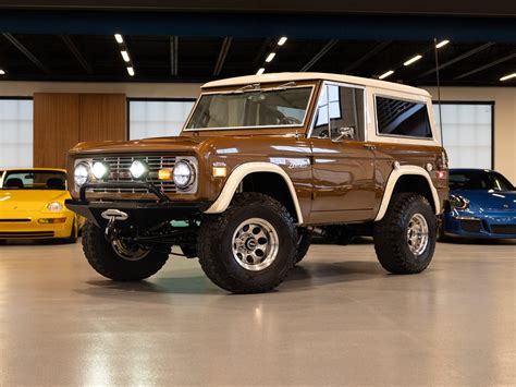Vintage Charm and Power: Exploring the 1972 Ford Bronco