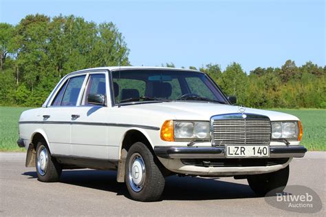 1983 Mercedes Benz 200 W123