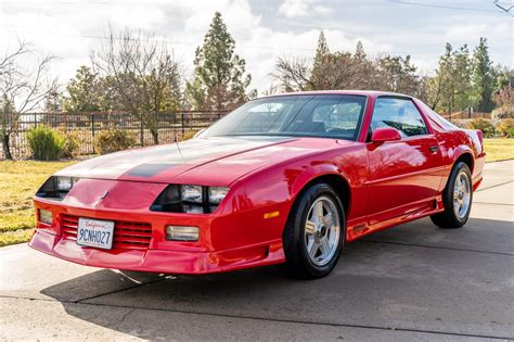 Discover the Classic Charm of the 1992 Chevrolet Camaro RS
