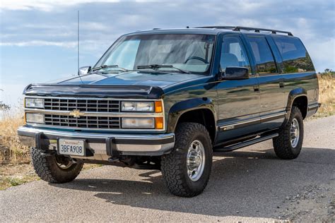 Ultimate Guide to Buying and Maintaining a 1992 Chevy Suburban