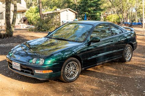 Top Advantages of Owning a 1997 Acura Integra Today