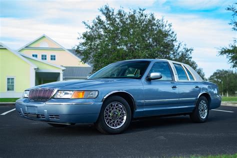 Discover the Classic Style and Features of the 1998 Grand Marquis