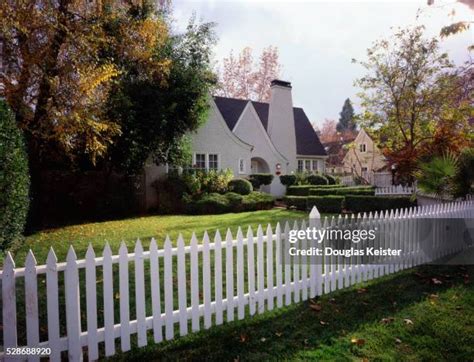 2 534 White House Fence Stock Photos High Res Pictures And Images Getty Images