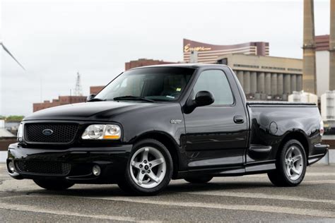 2000 Ford Lightning: The Ultimate Guide to the Iconic Pickup Truck
