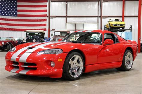 2001 Dodge Viper: A Complete History and Performance Review