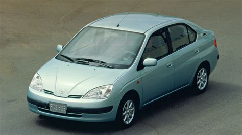 2002 Toyota Prius: The Ultimate Guide to Its History and Features