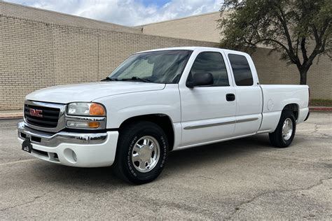 2003 GMC Sierra: Ultimate Buyer’s Guide and Review