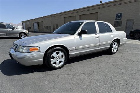 2005 Crown Vic: A Complete Overview of This Classic Sedan