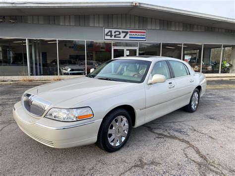 2005 Lincoln Continental Review: Features, Performance, and Value