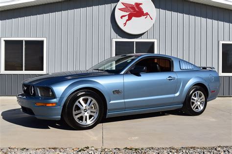 2006 Ford Mustang: A Classic Muscle Car Review