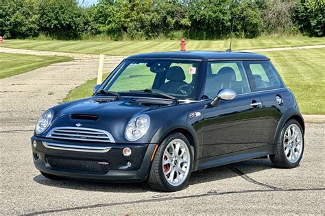 2006 Mini Cooper Buying Guide: Tips, Features, and Value