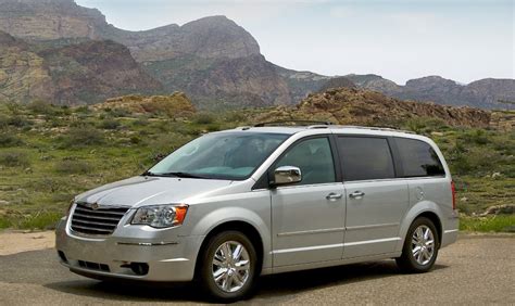 2008 Chrysler Minivan: A Complete Buyer’s Guide and Review