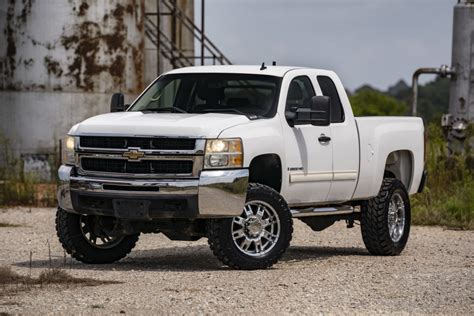 2009 Chevy Silverado 2500: A Comprehensive Review of Power and Performance