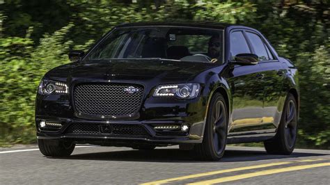 2010 Chrysler 300 Review Expert Insights Pricing And Trims