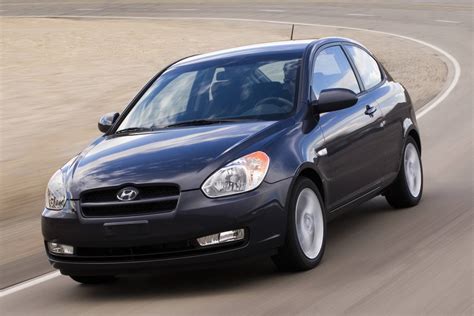 Top Features and Reviews of the 2010 Hyundai Accent