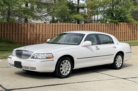 2010 Lincoln Town Car Review: Features, Performance, and Value