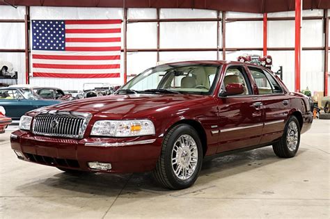 Discover the Features and Reviews of the 2010 Mercury Grand Marquis