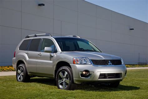 2011 Mitsubishi Endeavor: A Comprehensive Review of Performance and Features