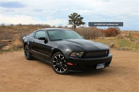 Performance Review: 2012 Ford Mustang V6 Features and Specs