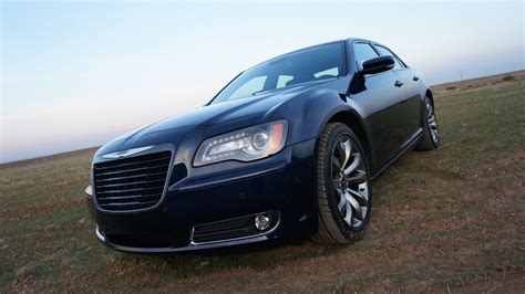 2014 Chrysler 300S Review This Isn T The Latest Luxury Sedan To Be Imported From Detroit But It S Still Pretty Great Cnet
