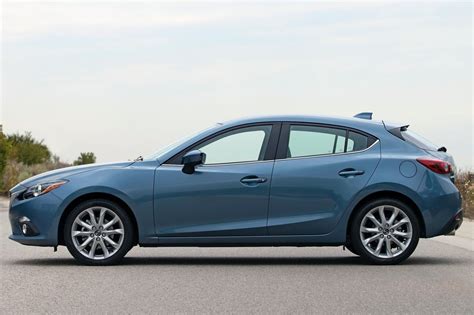 Top Features and Review of the 2016 Mazda 3s