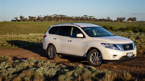 2016 Nissan Pathfinder St Awd Review