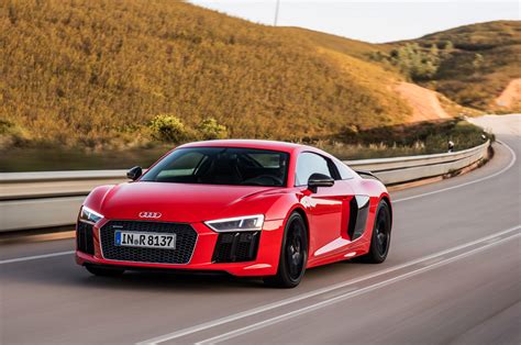Experience the Power and Style of the 2017 Audi R8 V8