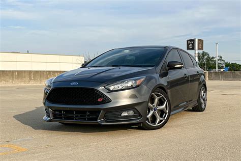 2017 Ford Focus St Pricing Photos Specs