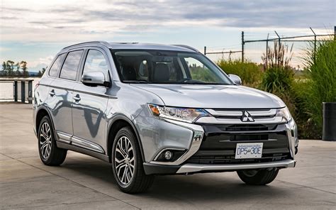 2017 Outlander Review: Features, Performance, and Buying Tips