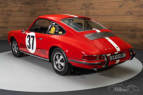 2017 Porsche 911T: A Classic Sports Car with Modern Appeal
