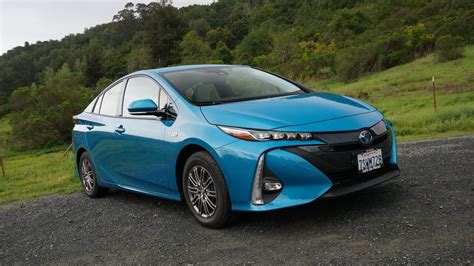 2017 Toyota Prius Prime Is A Better Prius But At What Cost Cnet
