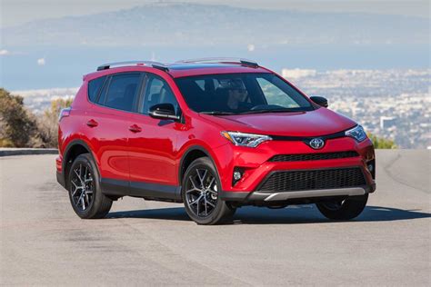 2017 Toyota Rav4 Review Se Model Brings Sharper Looks And Tighter Handling To The Rav4 Party Cnet