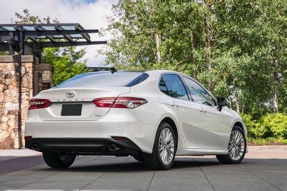 2018 Toyota Camry Pros And Cons Autoguide Com