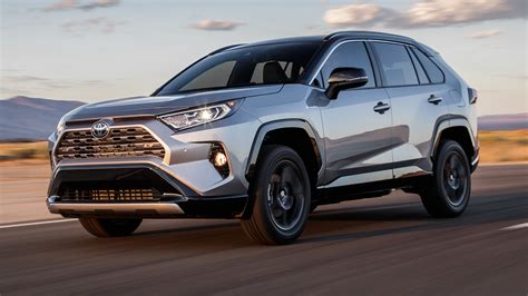 2019 Toyota Rav4 Hybrid Review Suv Sales Champ Gets An Electrified Heart Cnet