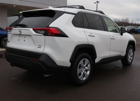 Discover the Features and Benefits of the 2019 Toyota RAV4 LE