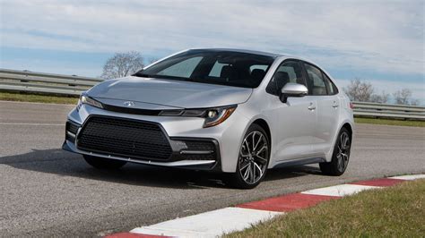2020 Toyota Corolla SE: Features, Performance, and Buying Tips