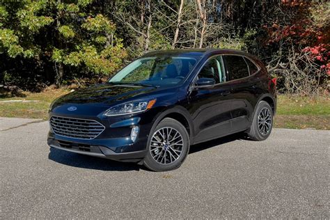 2021 Ford Escape Plug In Hybrid 7 Things We Like And 4 Things We Don T Cars Com